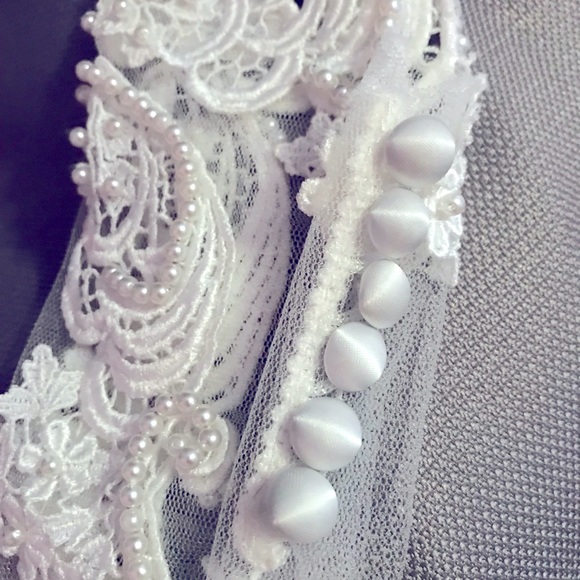 GOEGEOUS Professionally Preserved Vintage Wedding Gown - Picture 7 of 14